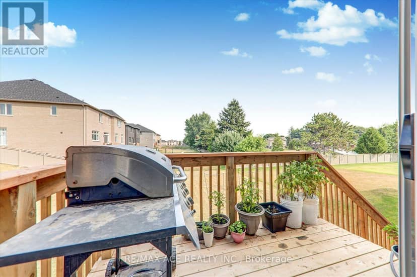 4 Emerald Grove — photo 19 of 40