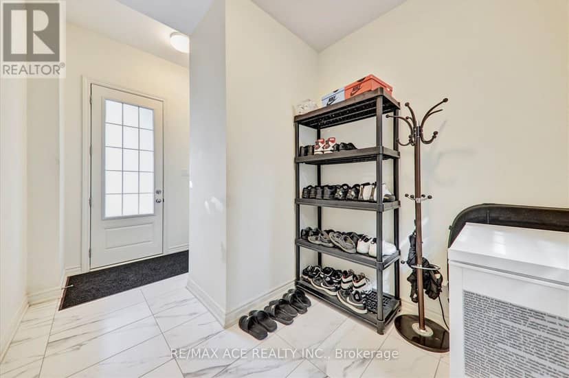 4 Emerald Grove — photo 23 of 40