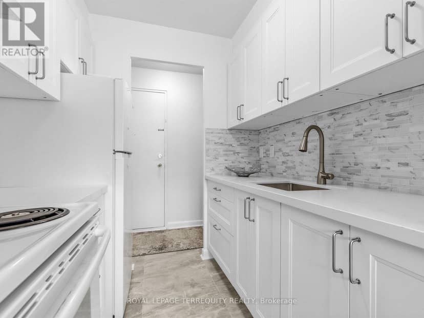 404 - 8 Kingsbridge Court — photo 11 of 25
