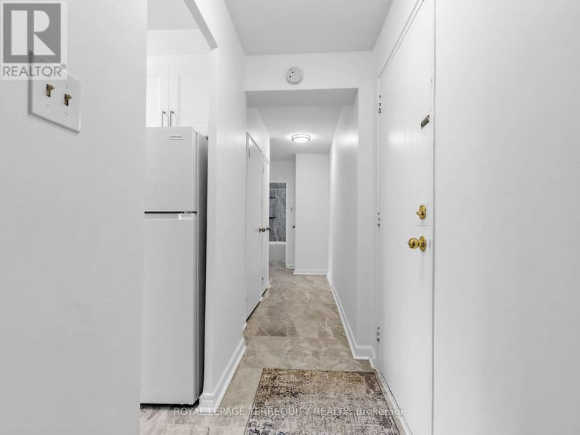 404 - 8 Kingsbridge Court — photo 13 of 25