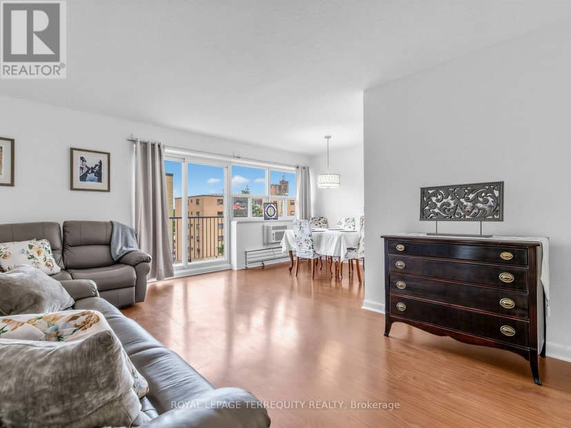 404 - 8 Kingsbridge Court, Toronto, photo 2