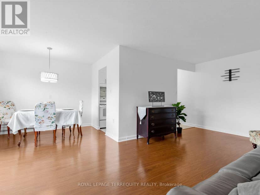 404 - 8 Kingsbridge Court, Toronto, photo 4
