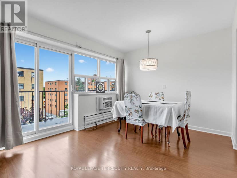 404 - 8 Kingsbridge Court, Toronto, photo 5