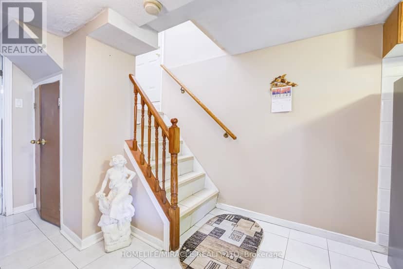 9 Wheatsheaf Crescent — photo 28 of 40