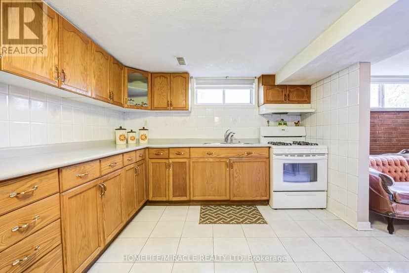 9 Wheatsheaf Crescent — photo 30 of 40