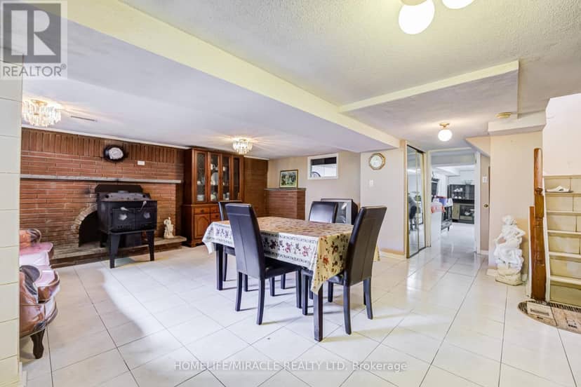 9 Wheatsheaf Crescent — photo 32 of 40