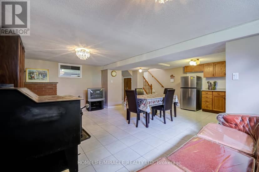 9 Wheatsheaf Crescent — photo 35 of 40