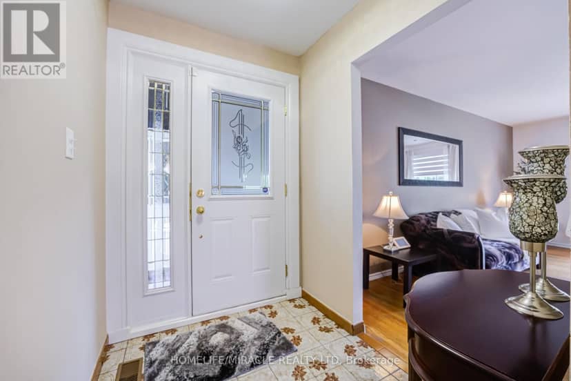 9 Wheatsheaf Crescent, Toronto, photo 7