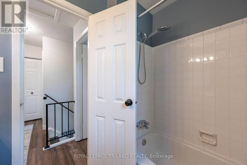 104 - 70 Fiddlers Green Road — photo 12 of 22