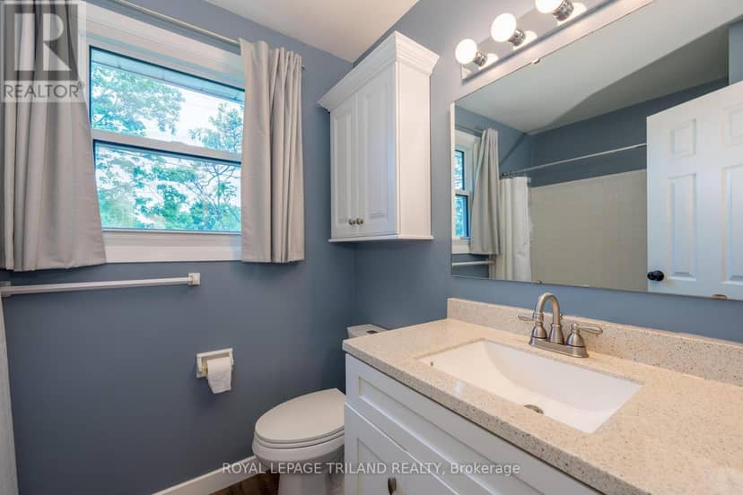 104 - 70 Fiddlers Green Road — photo 13 of 22