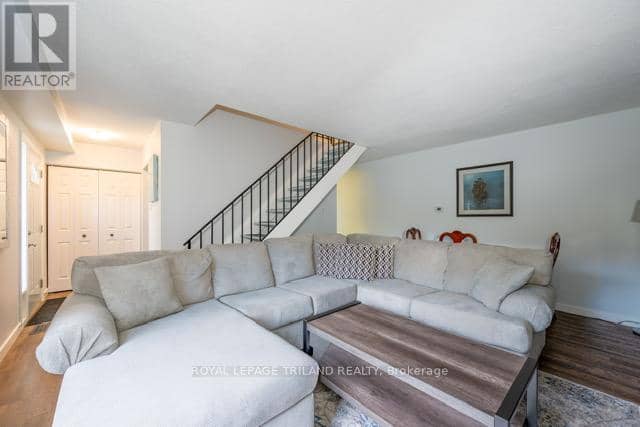 104 - 70 Fiddlers Green Road — photo 3 of 22
