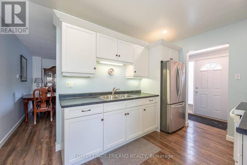104 - 70 Fiddlers Green Road — photo 7 of 22