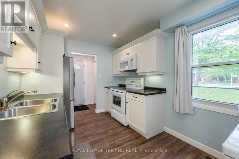 104 - 70 Fiddlers Green Road — photo 8 of 22