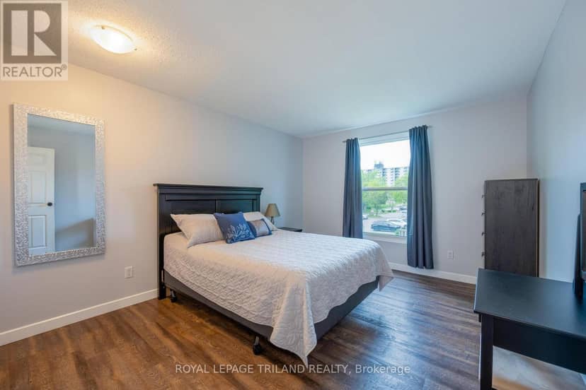 104 - 70 Fiddlers Green Road — photo 9 of 22