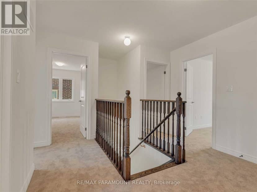 18 Tait Crescent — photo 20 of 33