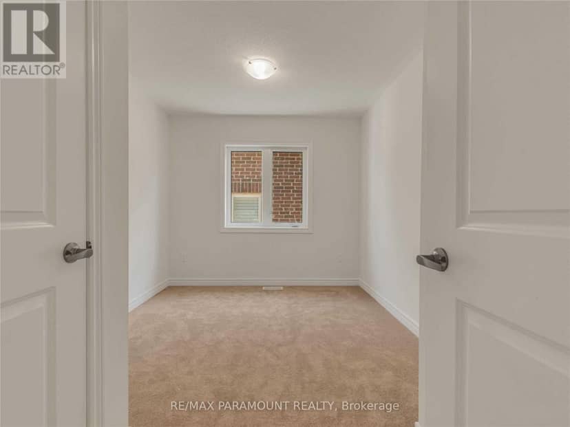 18 Tait Crescent — photo 30 of 33