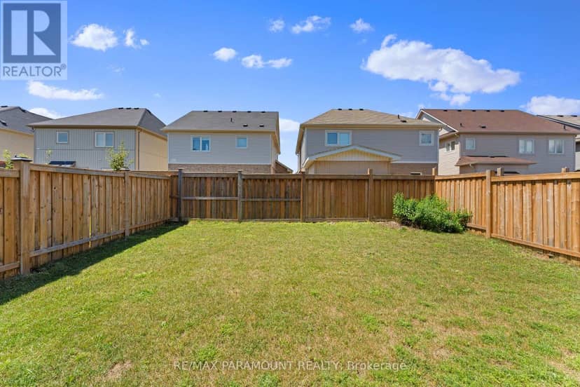 18 Tait Crescent — photo 32 of 33