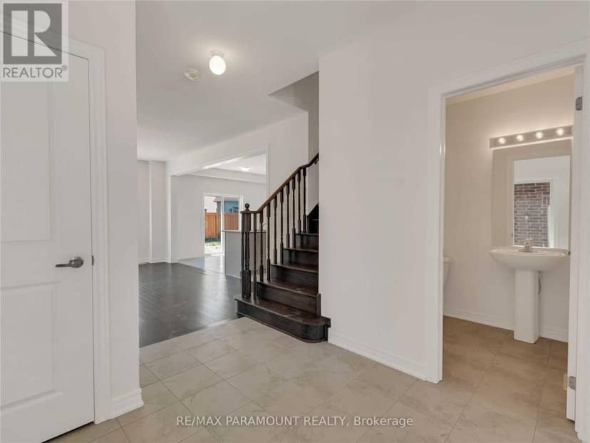 18 Tait Crescent — photo 8 of 33
