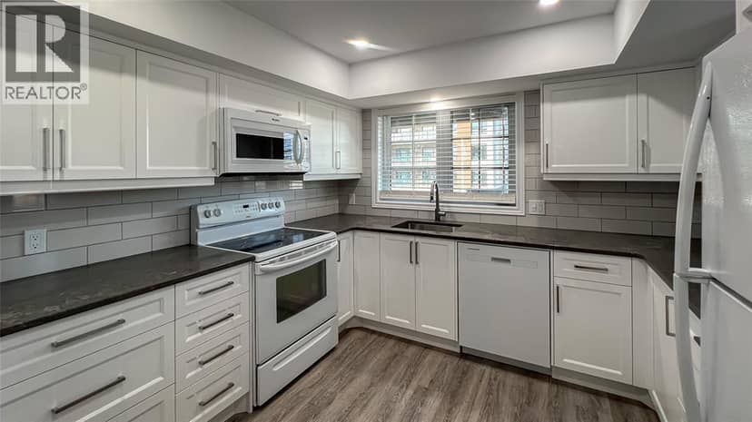 1520 VENETIAN BOULEVARD Unit# M-212 — photo 10 of 32