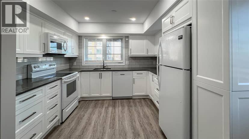 1520 VENETIAN BOULEVARD Unit# M-212 — photo 9 of 32