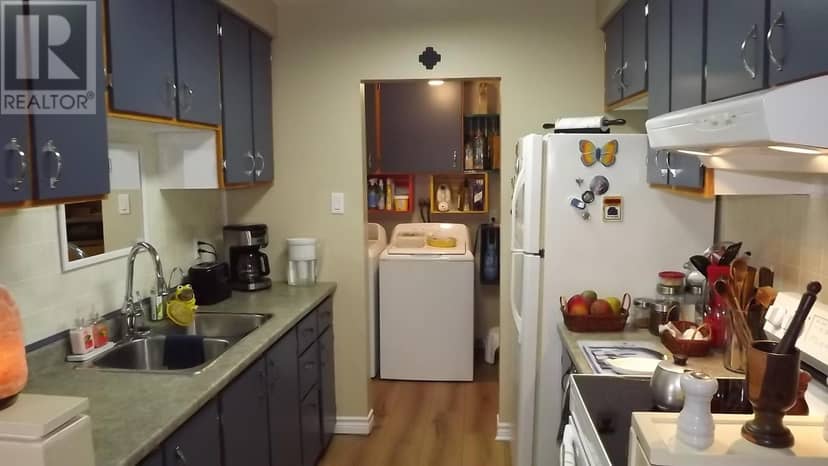 31 Mississauga AVE — photo 3 of 34