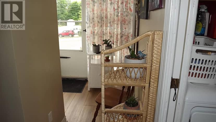 31 Mississauga AVE — photo 21 of 34