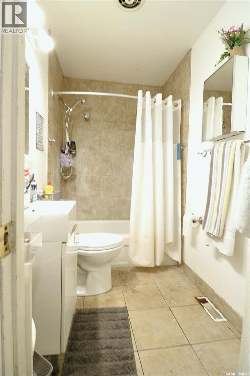 111 Henderson STREET — photo 17 of 40