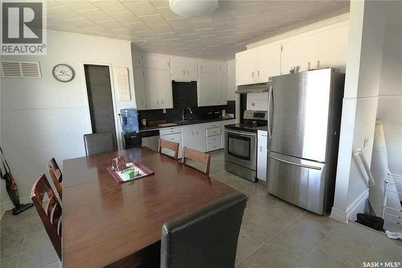 111 Henderson STREET — photo 4 of 40