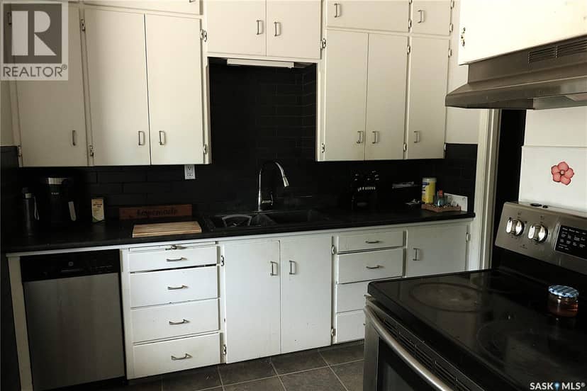 111 Henderson STREET — photo 5 of 40