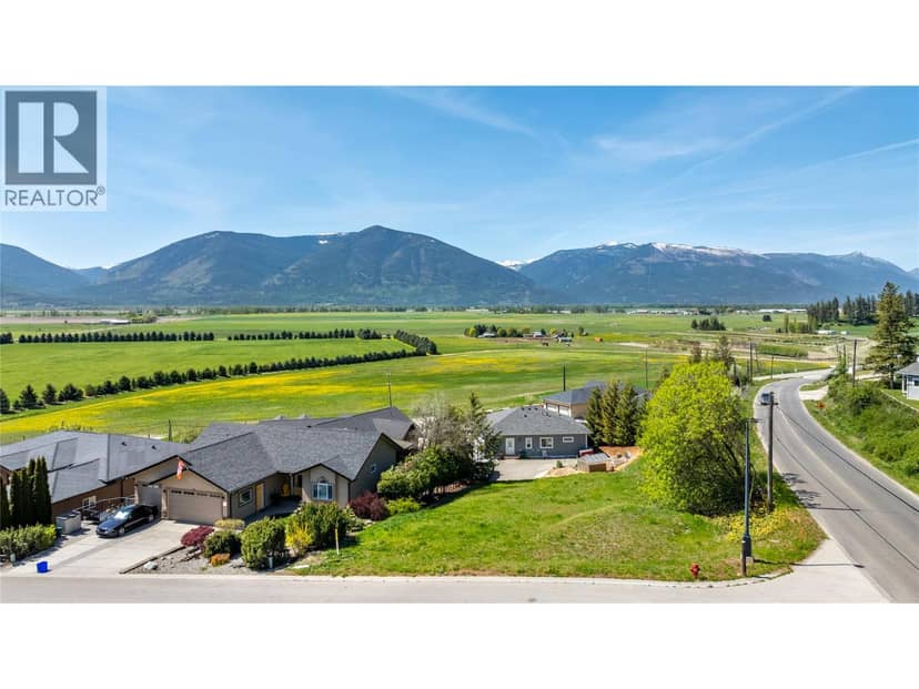 1031 SELKIRK Drive, Creston