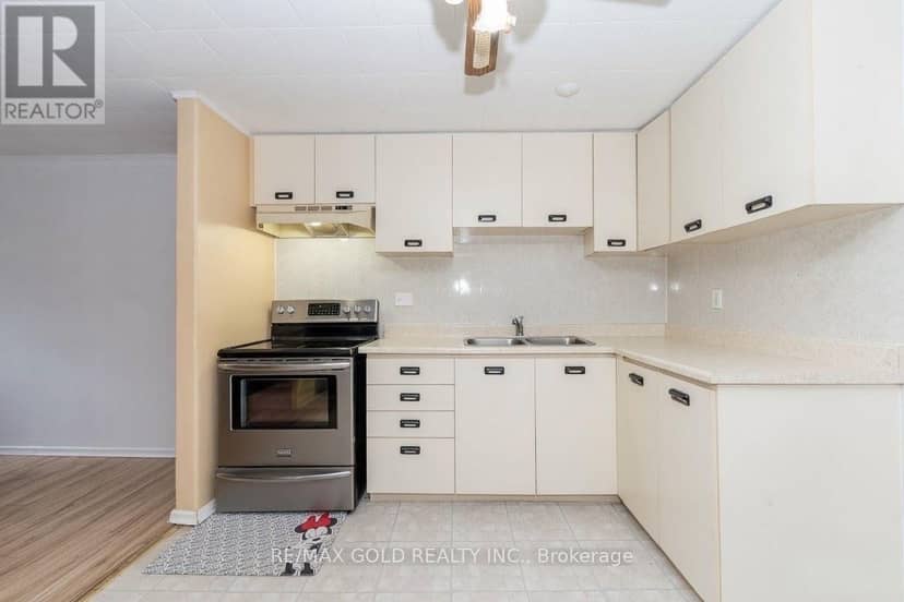 63 Newstead Crescent — photo 12 of 27
