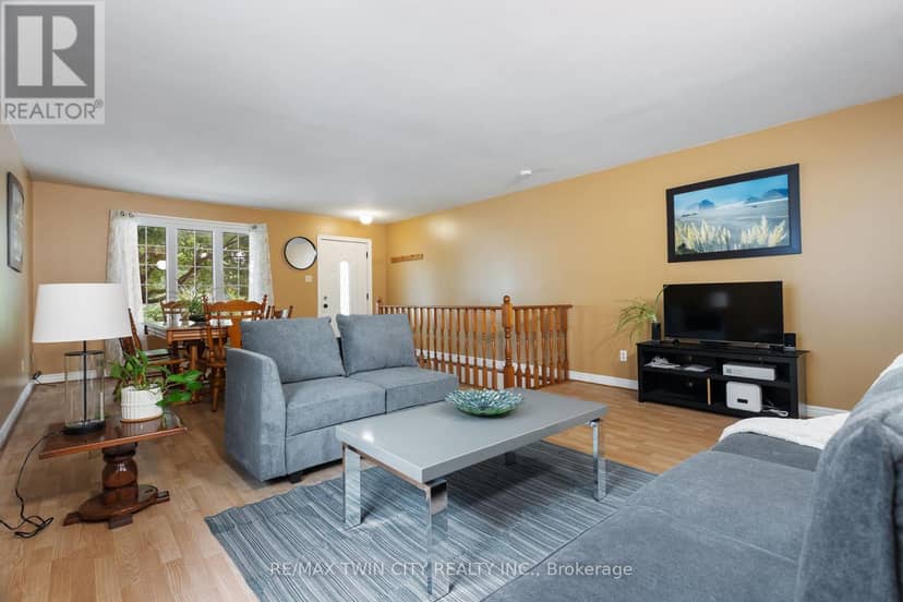 25 Saunby Street — photo 10 of 40