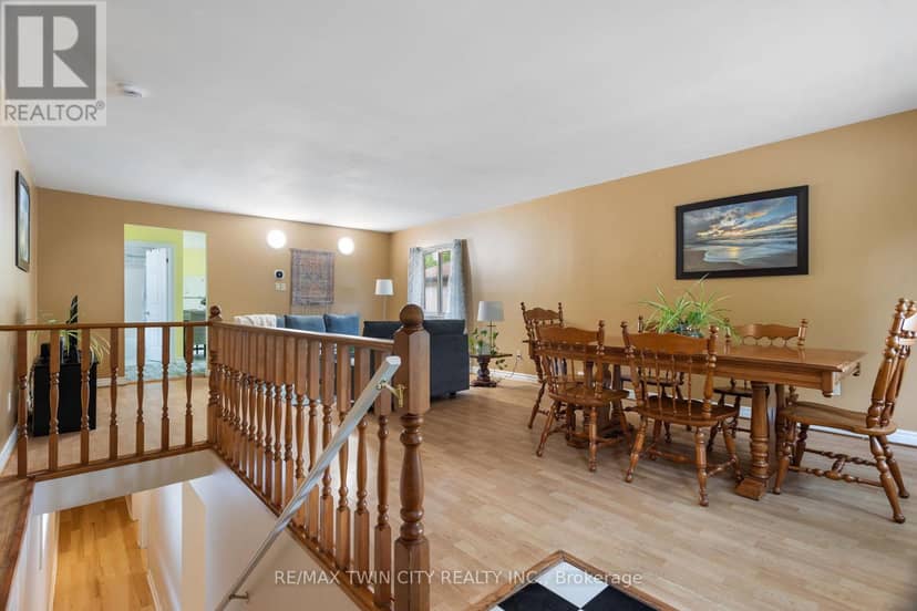 25 Saunby Street — photo 6 of 40