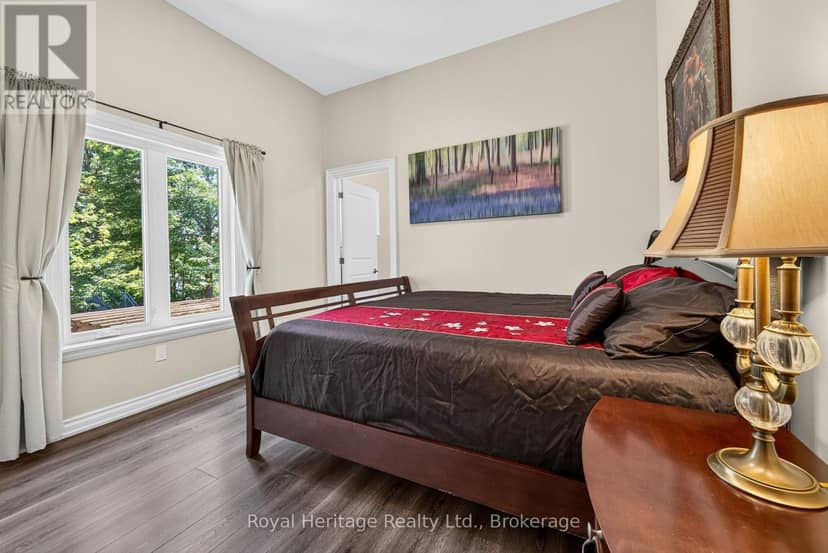 204 - 25 King Street — photo 13 of 40