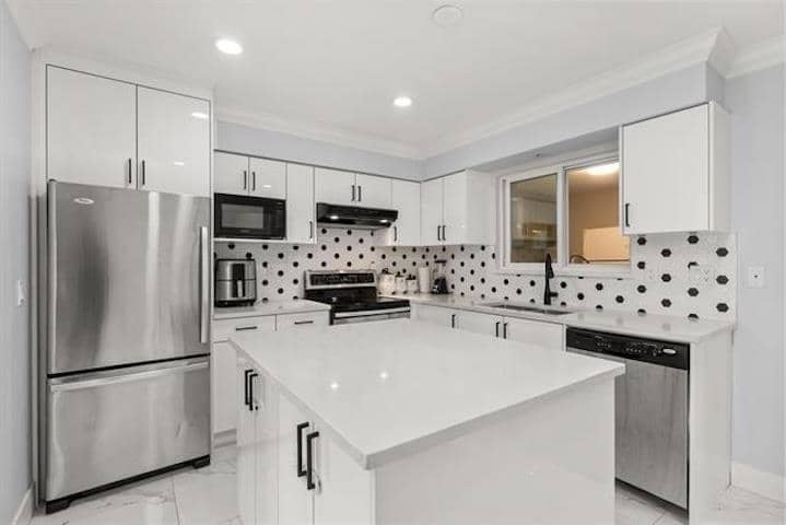 15077 86B AVENUE, Surrey, photo 3