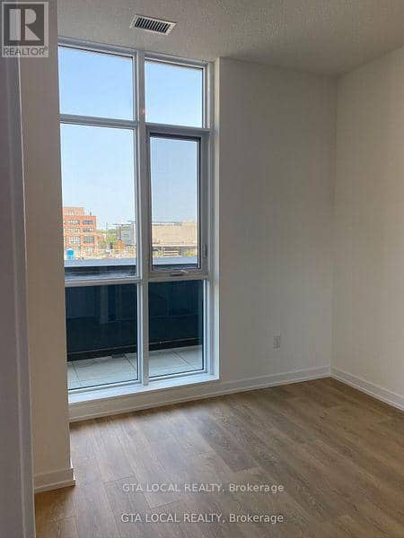 406 - 34 Tubman Avenue — photo 19 of 21