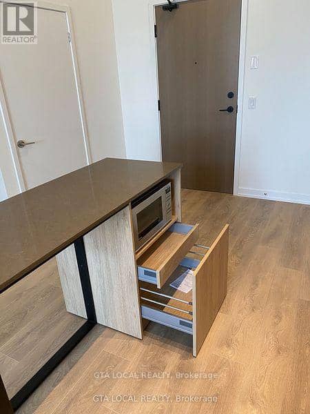 406 - 34 Tubman Avenue — photo 20 of 21