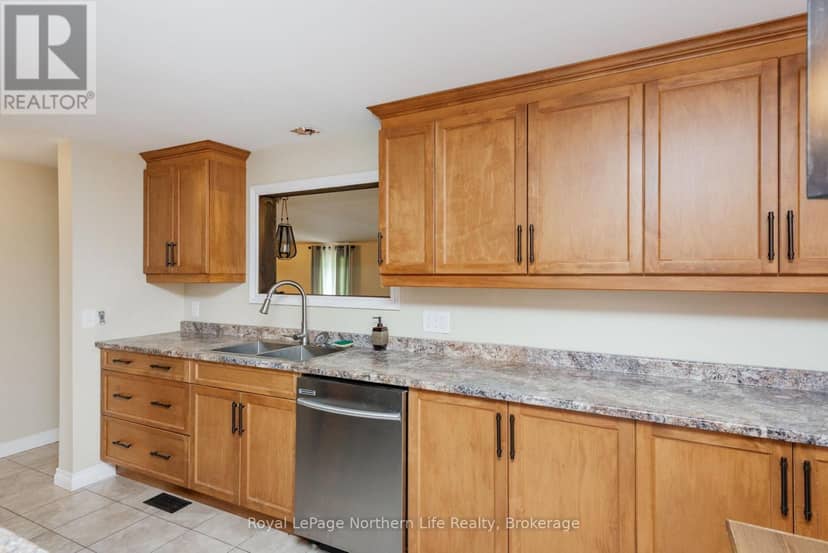 558 Nipissing Street — photo 11 of 40