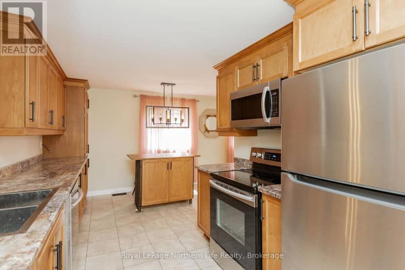 558 Nipissing Street — photo 13 of 40