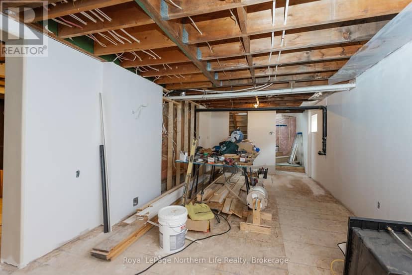 558 Nipissing Street — photo 33 of 40