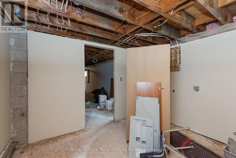 558 Nipissing Street — photo 34 of 40