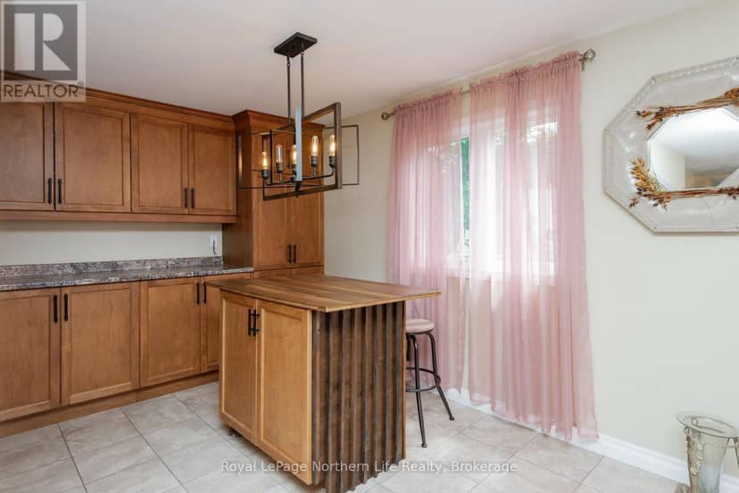 558 Nipissing Street — photo 9 of 40