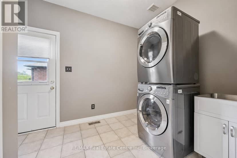 12 Telfer Glen Street — photo 19 of 35
