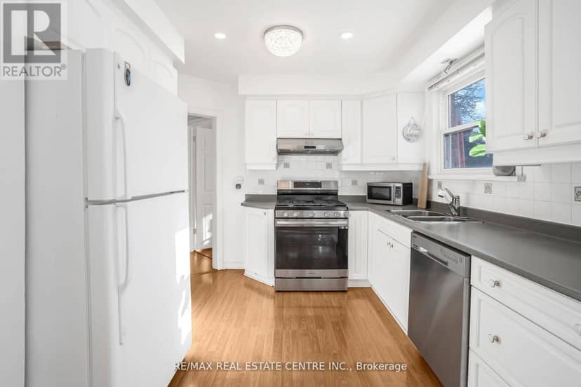 401 Elgin St Street E — photo 16 of 40