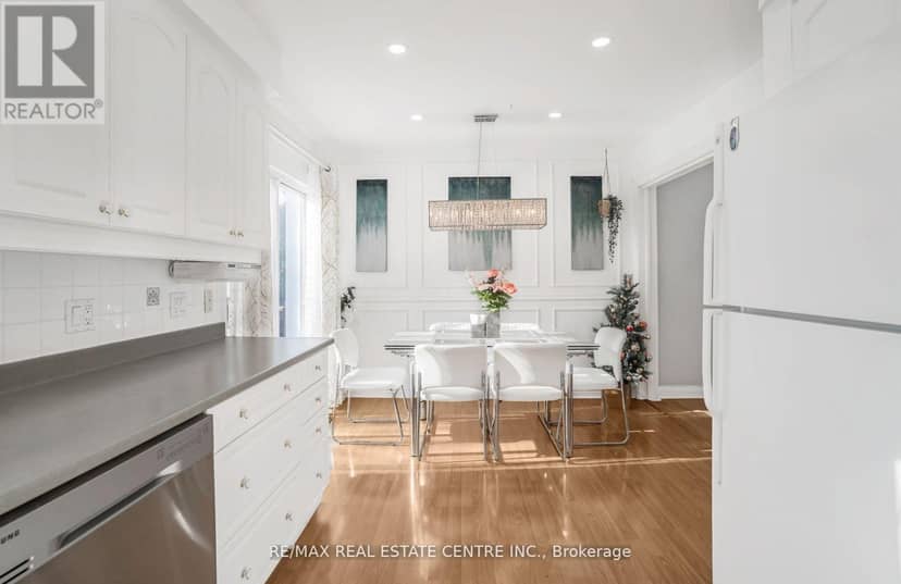 401 Elgin St Street E — photo 17 of 40