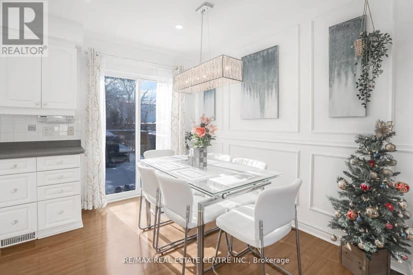 401 Elgin St Street E — photo 18 of 40