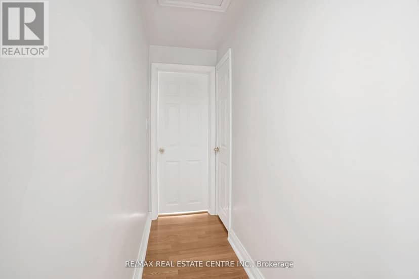 401 Elgin St Street E — photo 24 of 40
