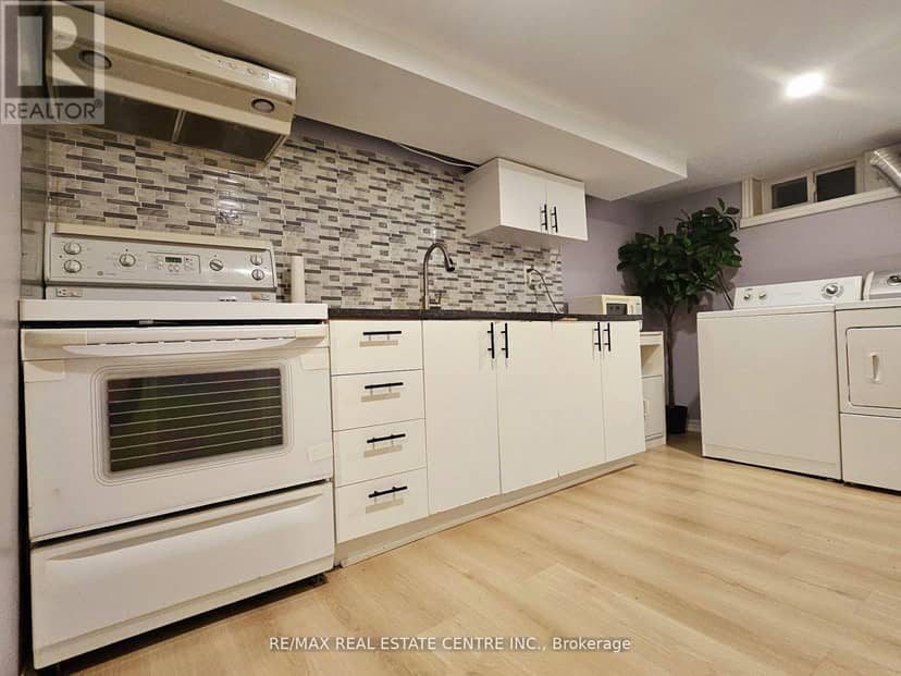 401 Elgin St Street E — photo 29 of 40