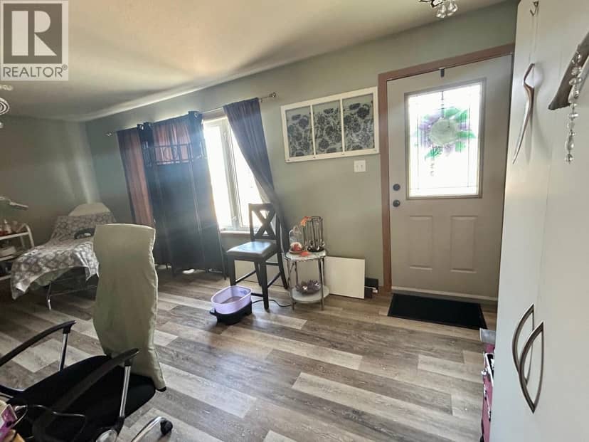 5219 49 STREET, Fort Nelson, photo 8