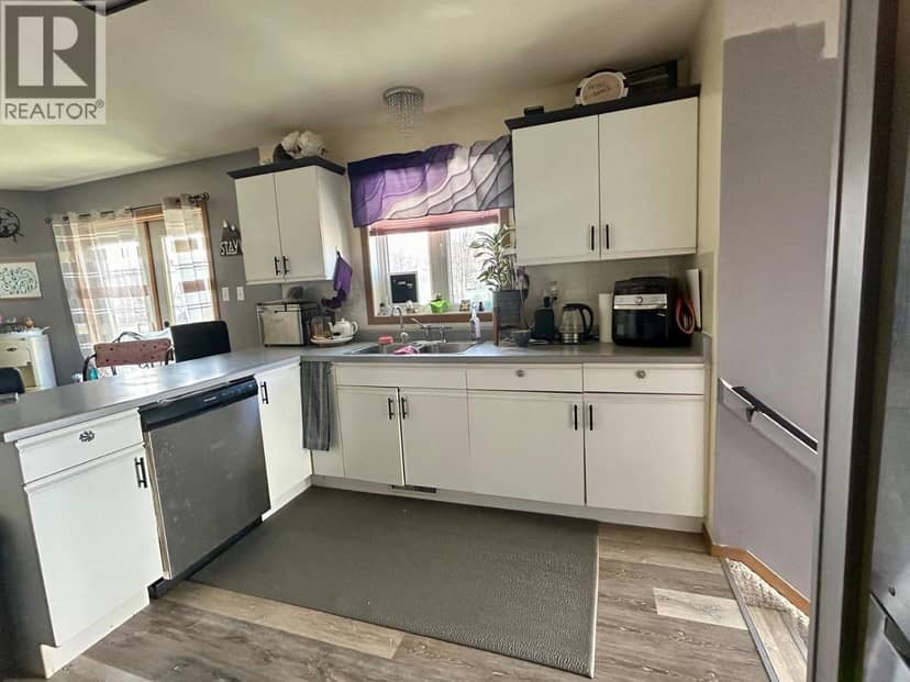 5219 49 STREET, Fort Nelson, photo 5